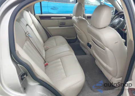 2003 Lincoln Town Car Signature z USA, uszkodzony, nr VIN 1LNHM82W63Y693150